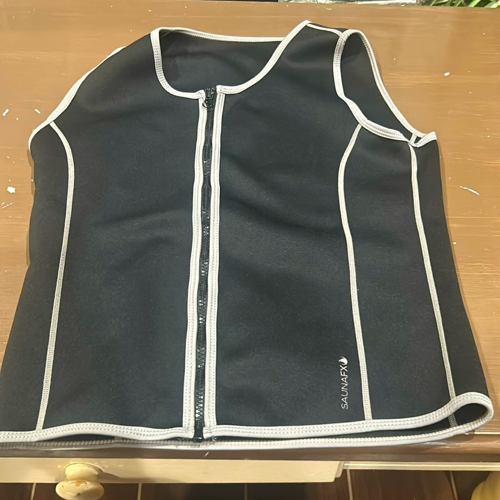 Size Medium Sauna Vest It’s almost brand new and is a good way to sweat